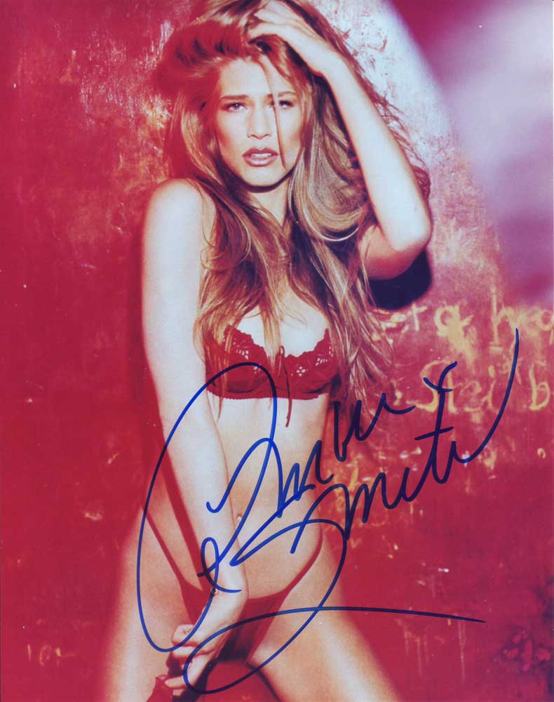 Amber Smith in-person autographed photo