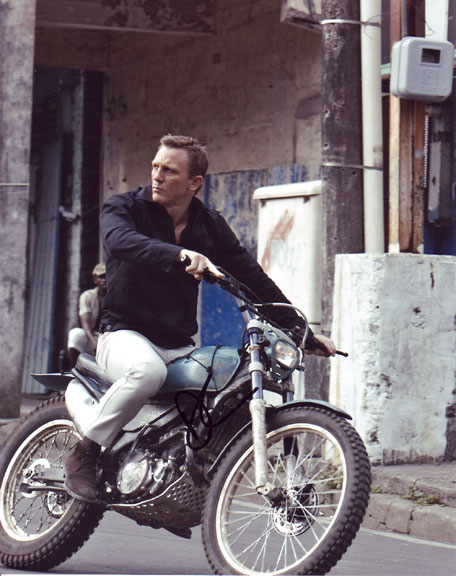 Daniel Craig in-person autographed photo