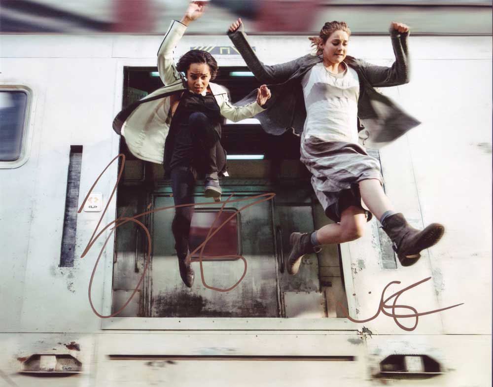 Divergent In-person autographed Cast Photo