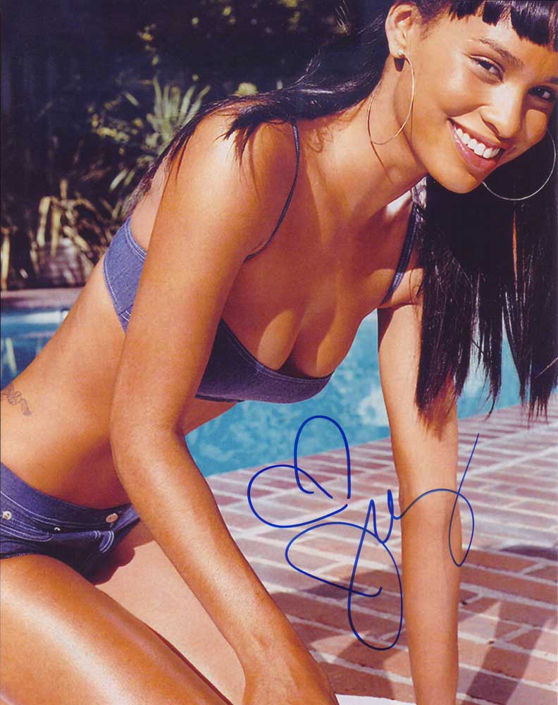 Joy Bryant in-person autographed photo