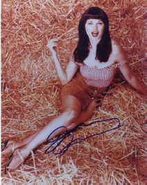 Lucy Lawless in-person autographed photo