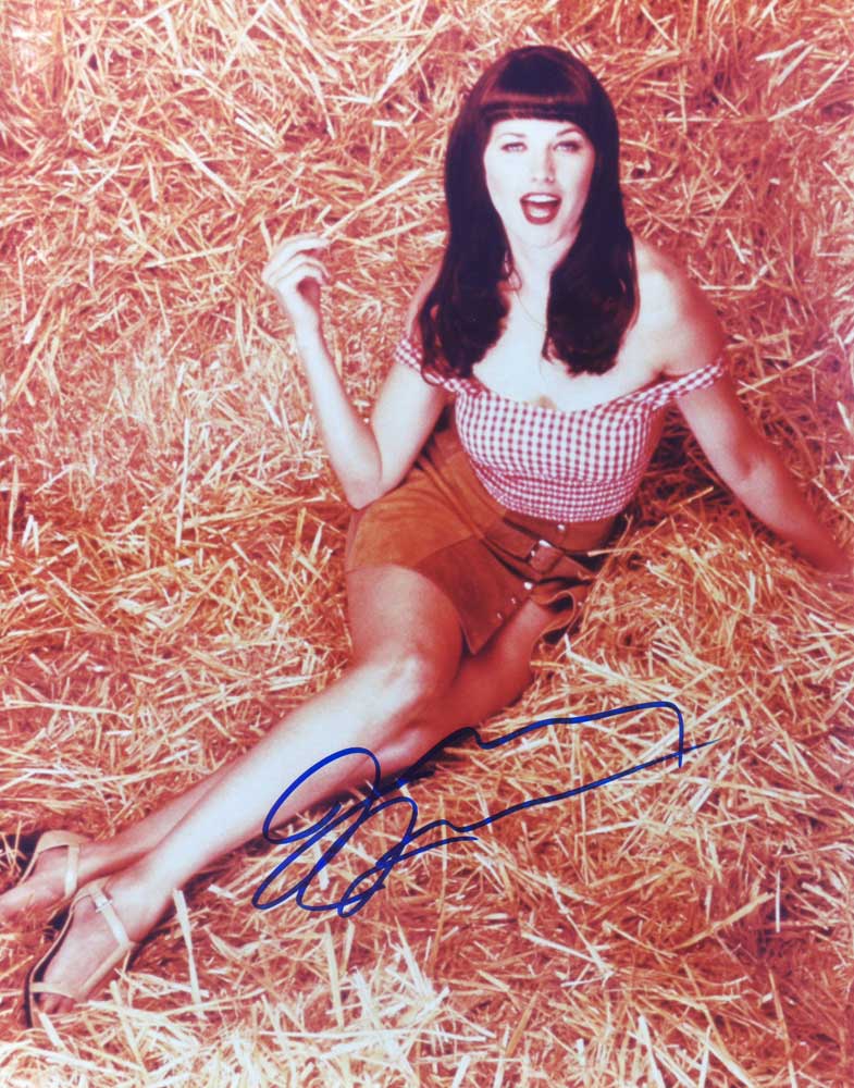 Lucy Lawless in-person autographed photo
