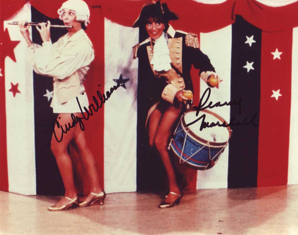 Laverne & Shirley in-person autographed cast photo