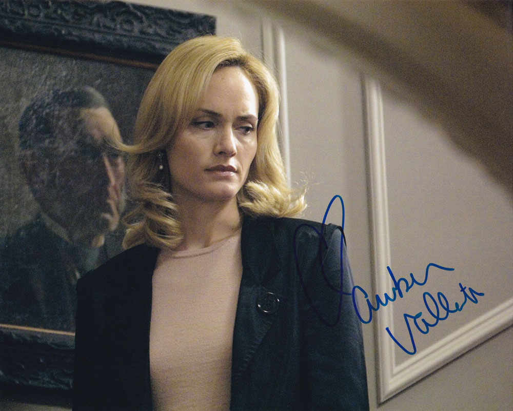 Amber Valletta in-person autographed photo