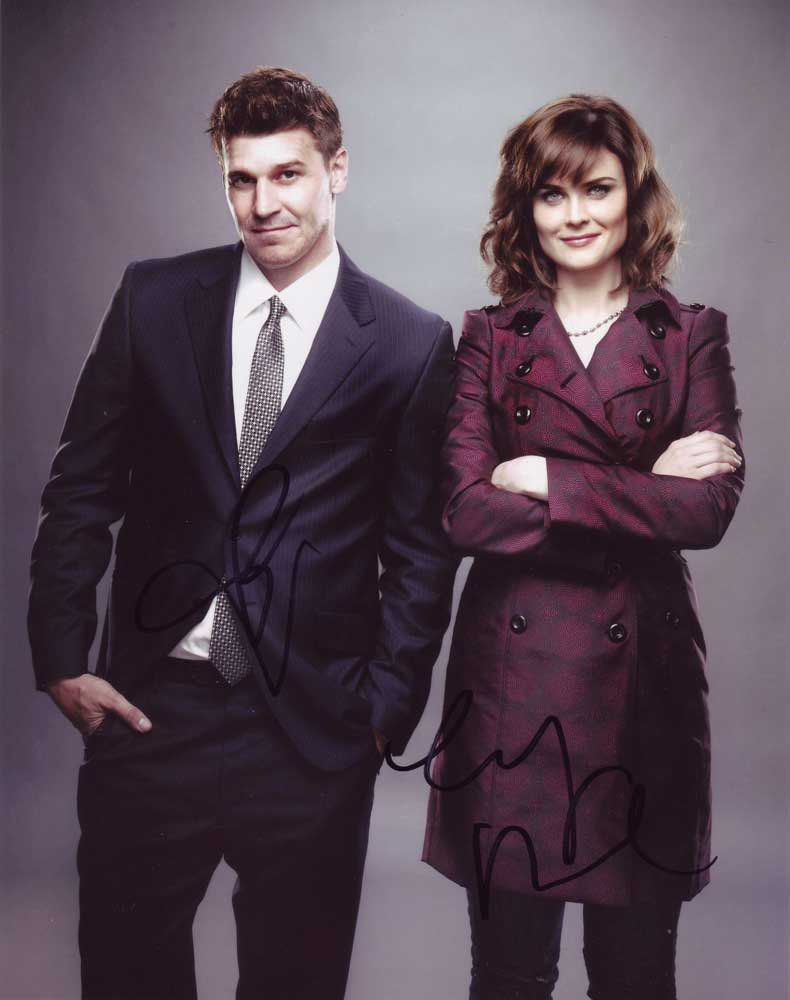 Bones In-person autographed Cast Photo