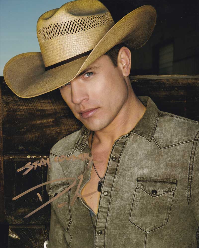 Dustin Lynch in-person autographed photo