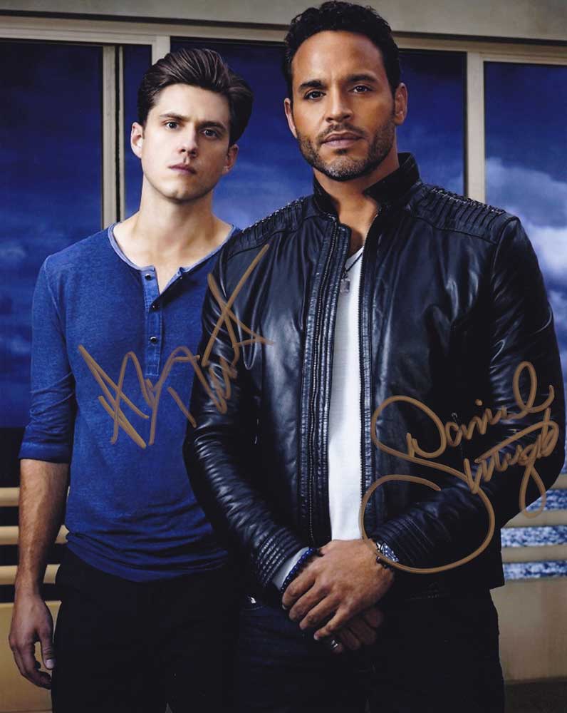 Graceland In-person autographed Cast Photo