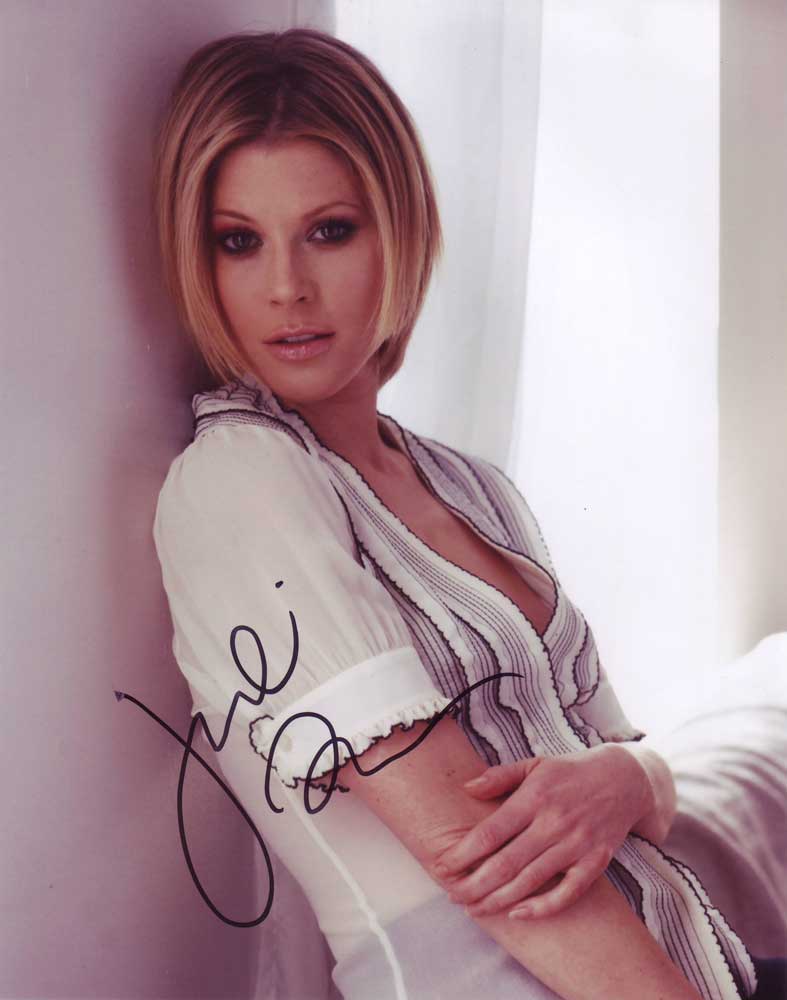 Julie Bowen in-person autographed photo
