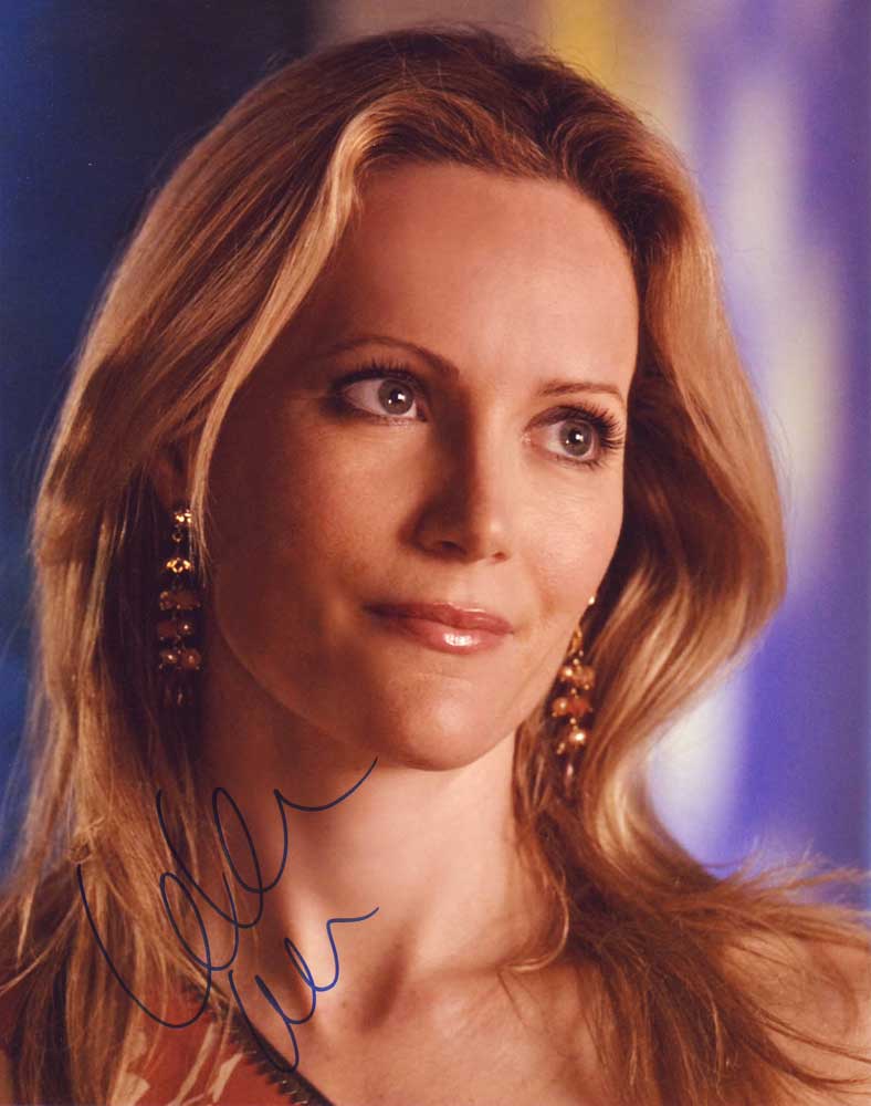Leslie Mann in-person autographed photo.