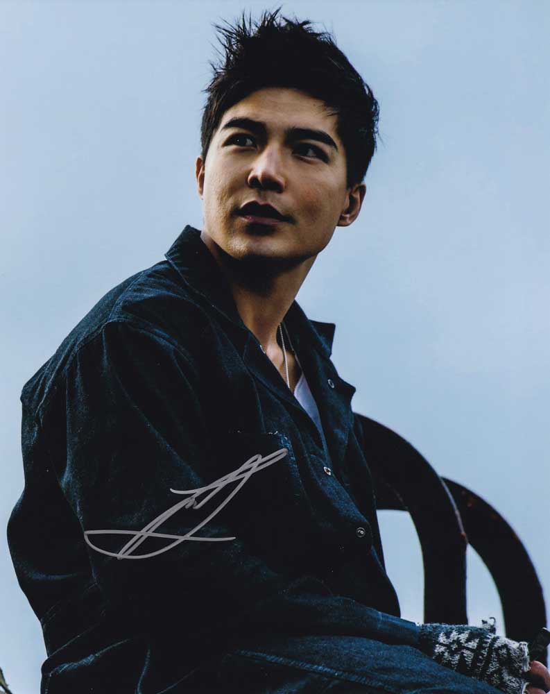 Ludi Lin in-person autographed photo