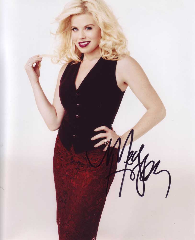 Megan Hilty in-person autographed photo