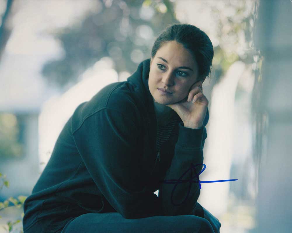 Shailene Woodley in-person autographed photo